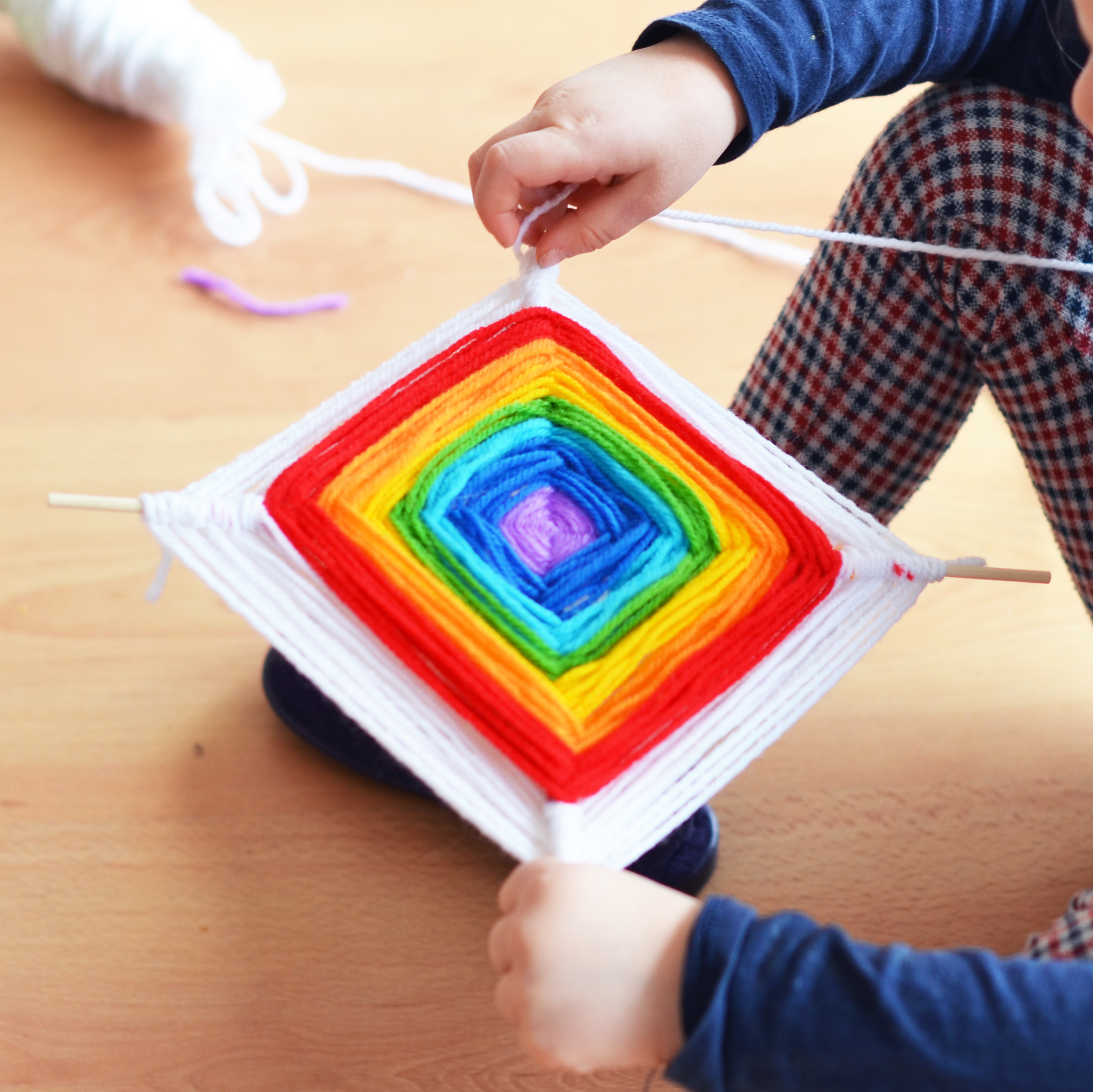 Webinar: ¿Cómo trabajar a artistas textiles contemporáneas a través de las técnicas de enrollar, envolver y acumular?